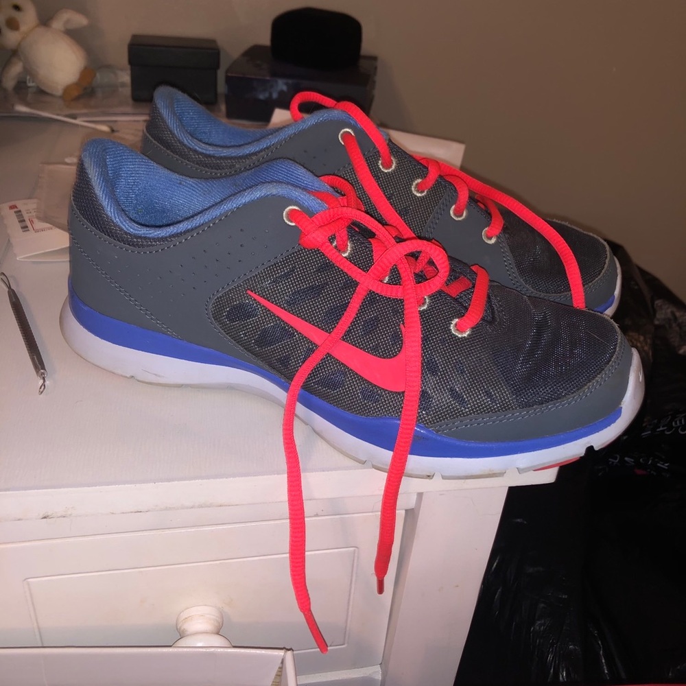 tennis shoes